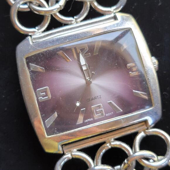 Vintage GG Quartz Watch Plum Dial Chain Link Bold Retro Watch Gift for Her - Picture 11 of 12